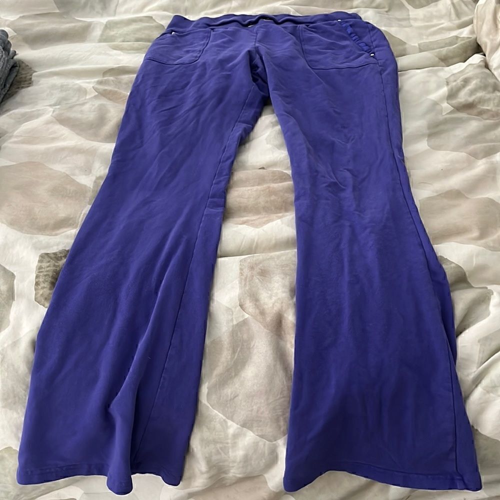Royal purple Bebe rhinestone pocket sweatpants sz M